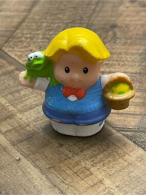 Fisher-Price Little People Easter Eddie with Frog & Basket Figure (B1819)